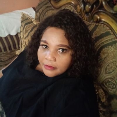 A Mom..a Sister..a Friend..iBhelekazi elihle elithanda abantu..Music lover.. Reality TV Fanatic..Loving my family to bits..God fearing woman...!!!