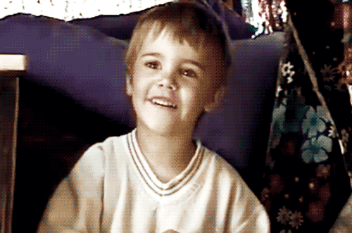 Hi !!! Im'a Girl who loves JUSTIN DREW BIEBER!!!! Follow me, and i wil follow you !