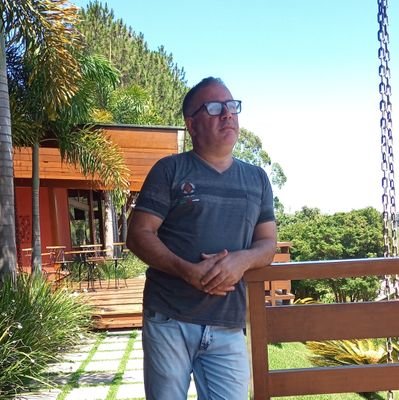 Editor da Pragma Livros. 
Conte com a melhor solução de edição e publicação para livros.
Vamos conversar também sobre leitura, literatura e cultura.