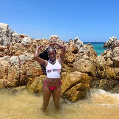 lolaariiannaa's profile picture. 5 star. i’m a leo duh