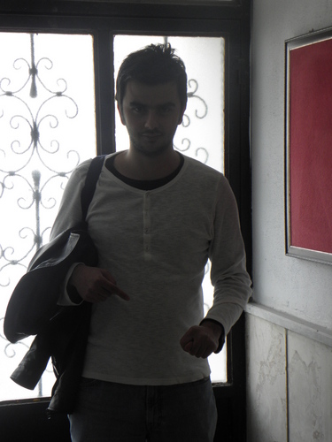 BasemodeuR's profile picture. Başkalarıyla mutlu olan kadınlar bana kendimi hep kötü hissettirmiştir ...