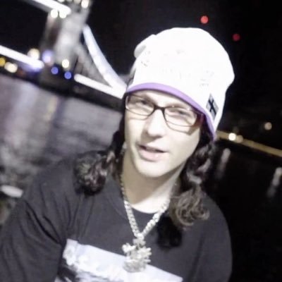 k__sp__'s profile picture. she/her 22