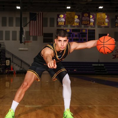🏀@DarrowHoops | PG / 6’1 / 175lbs | 4.2 GPA | c/o 2026 ⭐️NCAA ID: 2311163743 | Playing ⛹🏻♂️in 🇭🇷/🇺🇸