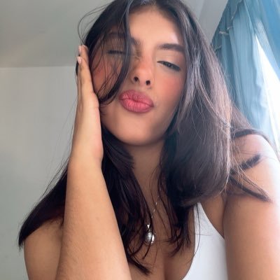 El nombre es lo de menos, este X es por diversión, mi parte seria es @rosbea_p💋