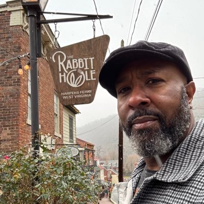 #Author | #Poet | #Screenwriter | Member, Black Writers Collective (https://t.co/7hW1nTUK2K) | #UniversityOfTennessee Grad, BS 1991, MS 1998 | #BlackAF