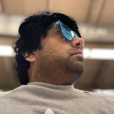 tweetvdsurya's profile picture. Lost in past , future with fingers cross🤞⏳