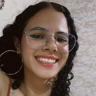 amo o meu namoradinho e a Taylor Swift, fora isso detesto todos