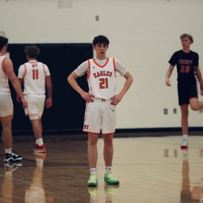 WVHS 26’ 6’3 combo guard nwillard30@icloud.com 206-714-2236 Hooptown Elite