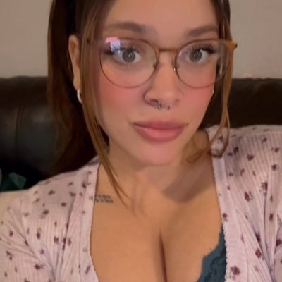 just a gamer girl thriving to be an anime babe IRL ✭ gamecube ✭ anime ✭ psychological thrillers ✭ witchcraft ✭ geeky people | IG: shinigamigurrl