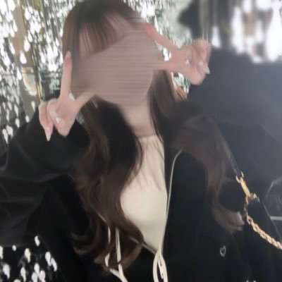 ゆん⑅◡̈*様 妹目線👀 さすがに笑いすぎだし なんだか楽しそうな人🙃