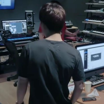 putraduan9's profile picture. Living to inspire, not to impress