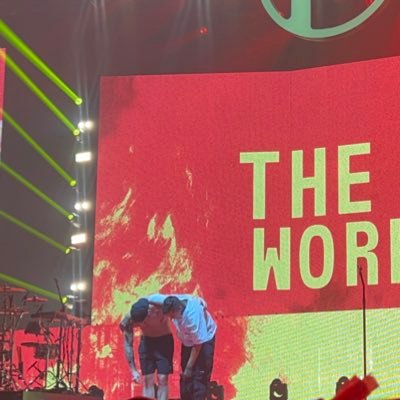 twenty one pilots |-/ (SIDE NOTE: TYLER NOTICED ME????? HE LIKED MY DRAWING)