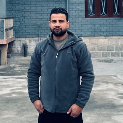 MakrooIshfaq's profile picture. 