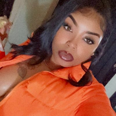 Aries ♈️ | Tarot & Intuitive Reader/Light Seer 👁| 🌻 Lover | Writer | ig: realmisschris