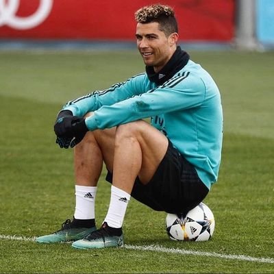 famousUtd's profile picture. In God I trust. Man utd x cr7 ♥️ 
I follow back ASAP