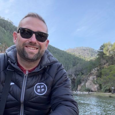 Asesoro a diferentes entidades deportivas.
Me gusta vivir la vida a mi manera.
@carlospallares