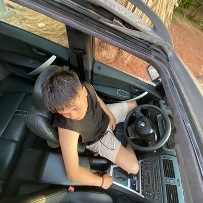 Azrarslntss's profile picture. 