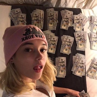 sheluvmyvoice's profile picture. 