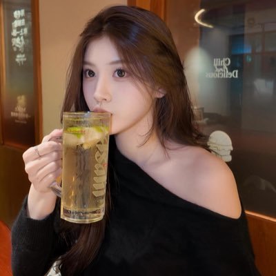 I will share music and videos from China on Twitter~ (follow and like each other 💯)! I am a patriot, if you don’t love your country, please don’t follow me,