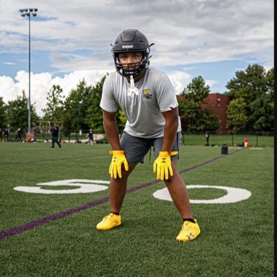 5’10 200lbs LB/RB. c/o2027 Zaydfareed09@gmail.com. | bench(235)| |spaut(450)| SFA| 443-866-7358