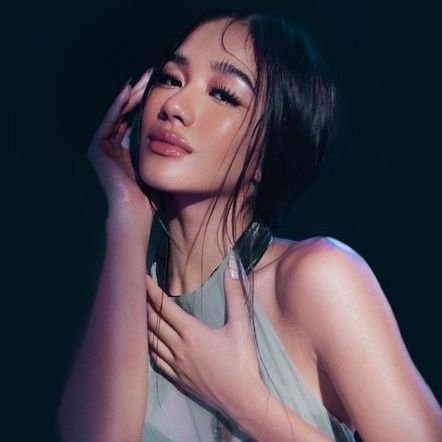 resaizhae's profile picture. b-i-n-i-b-i-n-i, bini!