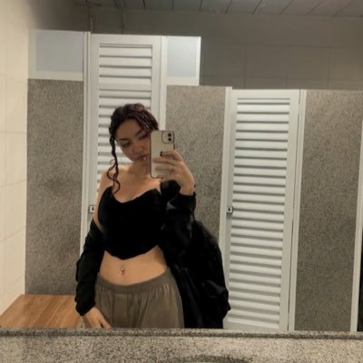 lynHeve_'s profile picture. Só vou voltar depois das 3h