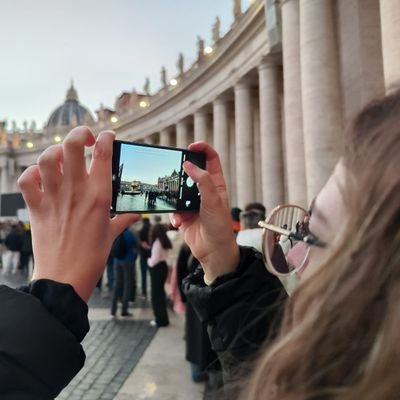 delamonns's profile picture. Mi abuelo y yo tenemos el mismo gusto de zapatos. 
Dogs better than people.