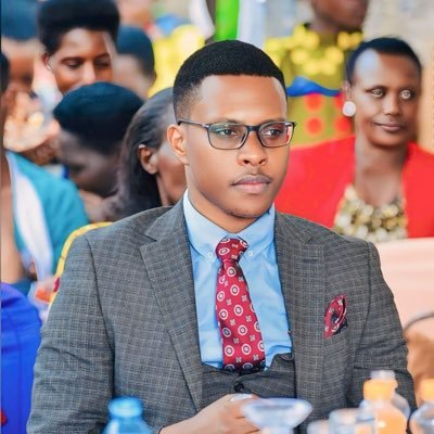 Pharmacist• MSc in Biotechnology Innovation and Regulatory Science•I have no time fr• I talk lots of football| Best temporary guap you will ever meet 😝