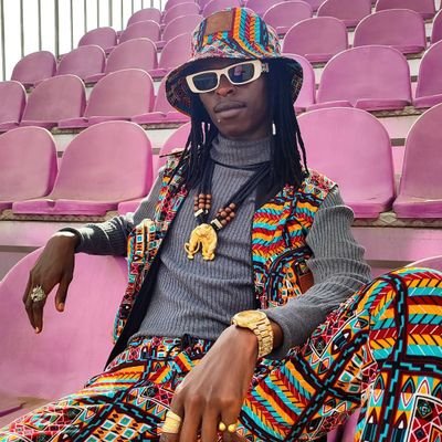 TV Presenter
🇰🇪 Rapper
1/2 of @SkemeKenya
Dreamer||Writer||
African Air Guitar Champion
'Warazi Walafi' video out Now!