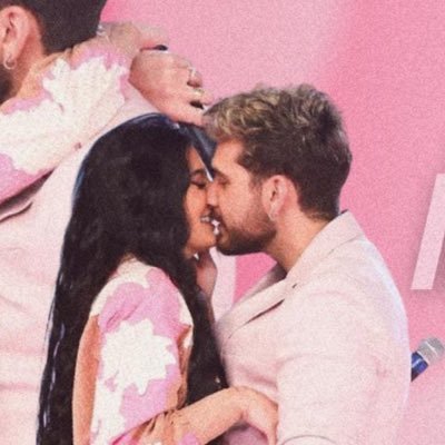 seu acervo de memes e edits do casal miotela🧸