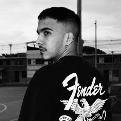 sebmartinez28's profile picture. Debes tener el caos dentro de ti para dar a luz a una estrella danzante.