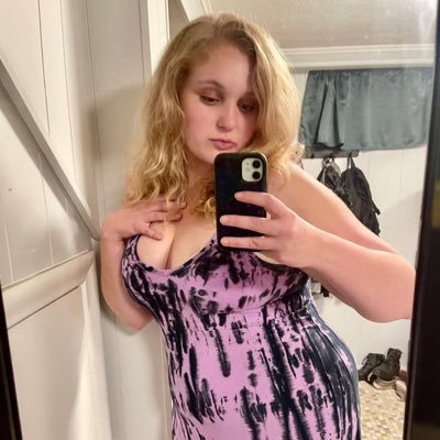 Hi lovelies❤️👋……I’m Theresa,an artist…i love arts 🎨🖌🖼 and I love gardens too lol 😂❤️……I’m single and I definite want to make friends 😩❤️