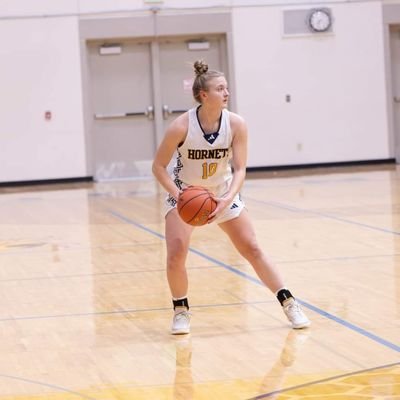 Markesan High School 27 // Wisconsin Truth 17&18u // 3.9 GPA // 5'7 // W