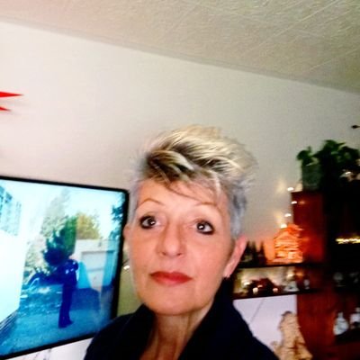 hollandmeid's profile picture. links-grün versifft❤💚☮🌈
Vegetarier🥑🍊,
Tierlieb🐶🐰,
Broccoli Liebhaber🥦🥦💉💉💉 💉 #RichterMüller