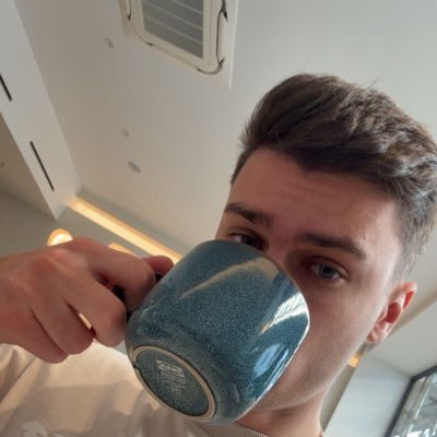 AlexCring14's profile picture. Lives in 🇬🇧 Made in 🇷🇴 Powered by 🍺