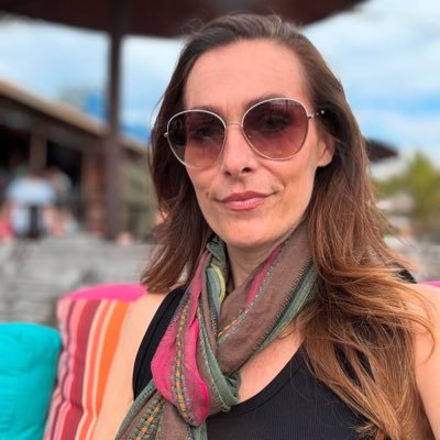 Je recherche un soumis prêt à s'investir dans une relation suivie et durable afin d'apprendre à se connaître et s'apprécier. Un soumis qui devra au fur
