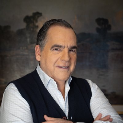 Escritor y periodista de @elpaisuy . Autor de más de veinticinco libros.Director y conductor del programa de televisión Los Notables.