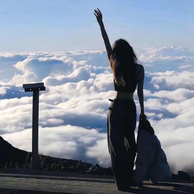 CEO of a tech startup 💻 | Avid traveler ✈️ | Yoga enthusiast 🧘♀️ | Coffee lover ☕ | Empowering women leaders!