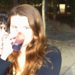 sereia ruiva rpgista queer com peitos bonitos e opiniões sempre corretas 𓇼