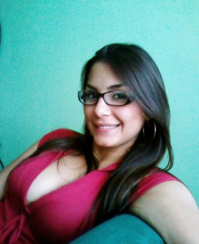 Chata,feliz,ciumenta,mndona,irritante,sensivel e grossa,essa sou eu.N\u00e3o sou perfeita,nem finjo ser.Se gosta de mim,legal,e n\u00e3o gosta problema seu.