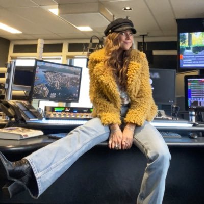 Morning Show Announcer/Producer - @Rock101Van Lover of Music, Sports and Animals.