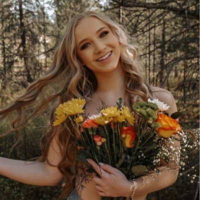 __Courtneyy__'s profile picture. ↞La vita è Bella↠