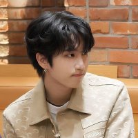 그럴만두하지 (@luvujis) 's Twitter Profile