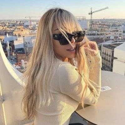 risabrinaok's profile picture. Vivir para sentir sentir para amar