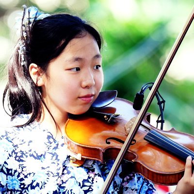 13歳。バイオリンで主にポップスを中心にストリートで演奏・YouTube活動しています🎻
耳コピ演奏にハマり中✨
チカコシュカさん率いるCats、山口めろんさん率いるチームめろんの一員としても活動中🎻🎹🎶
ピアノ🎹でコラボしてくれる方、大歓迎!
チャンネル登録&応援👍️いただけたら嬉しいです
