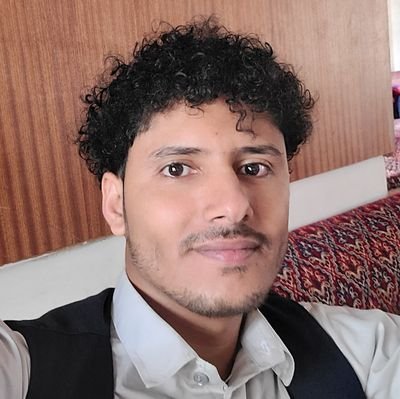 Salehdahan7's profile picture. ويمضي العمر.. يا عمري
وأشعر أن في الأيام يوما.. سوف يجمعنا
وأن الحب رغم البعد سوف يزور مضجعنا
وأن الدهر بعد الصد سوف يعود يسمعنا
ويمسح في ظلام العمر شكوانا..