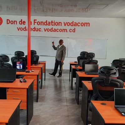 Physicien-informaticien de L' Université de Kinshasa
Et Statisticien./
Libre Penseur./
L' Espoir Fait Vivre..