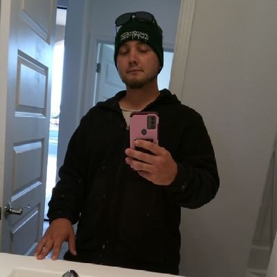 John_straw23's profile picture. Virtually mutual