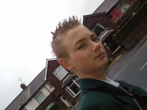 BenKinder46's profile picture. yolo