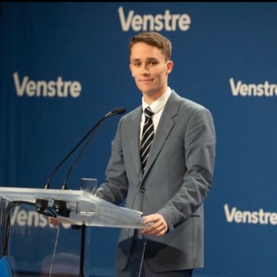 Landsformand i @VUngdom - Tlf: 40405151 - Mail: formand@vu.dk - Herudover jurastuderende ved @koebenhavns_uni og tennisentutiast🎓🎾